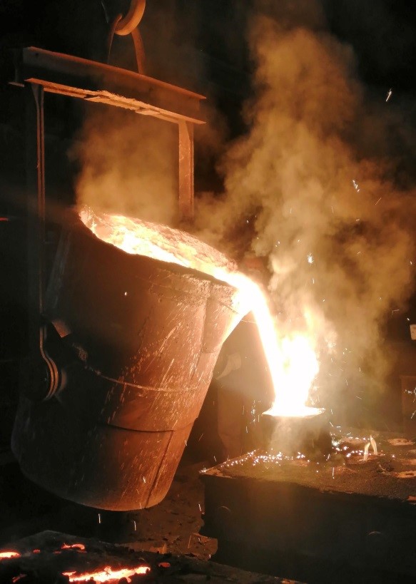 【無錫鑄造廠】25噸打樁機配套鑄件活塞順利完成澆注 【無錫鑄造廠】25噸打樁機配套鑄件活塞順利完成澆注